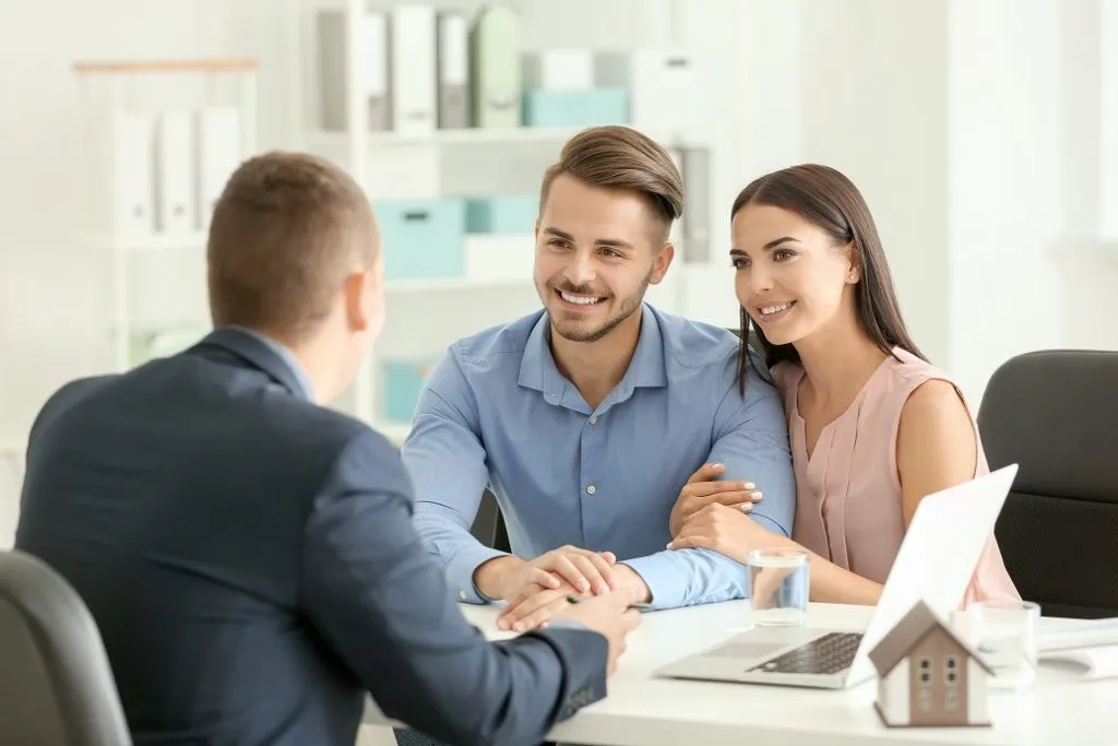 You are currently viewing Why Using the Services of a Mortgage Agent Makes Sense in Lethbridge’s Housing Market