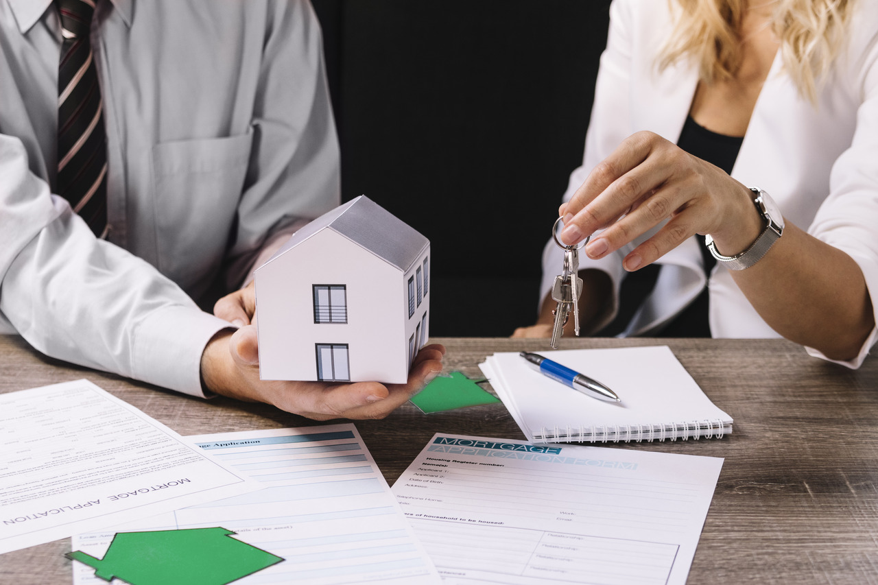 The Pros and Cons of Private Mortgage Lenders: A Comprehensive Guide