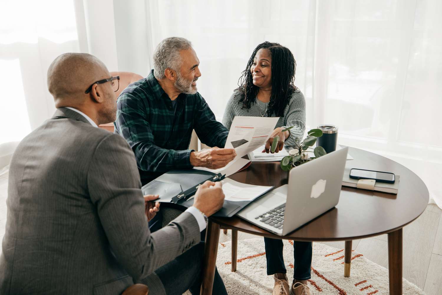 Read more about the article How the Best Mortgage Brokers Lethbridge Can  Save More, Stress Less